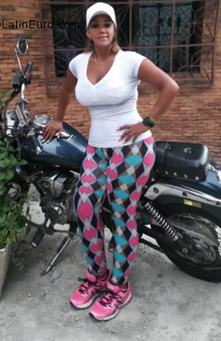 Date this happy Venezuela girl Licet from Caracas VE1883
