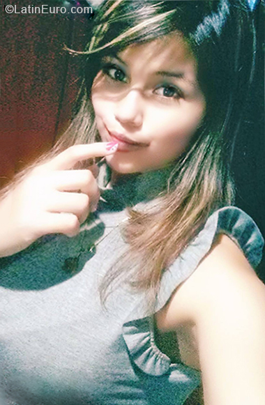 Date this georgeous Colombia girl Leidy from Bogota CO24369