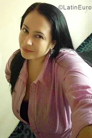 Date this athletic Colombia girl Zalma from Cali CO24373