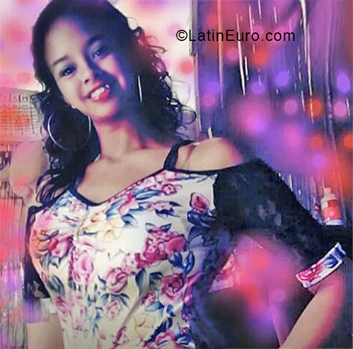 Date this delightful Ecuador girl Estelia from Santo Domingo de los Colorados EC284