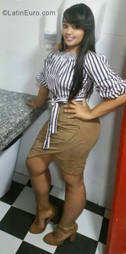 Date this passionate Dominican Republic girl Luz from Santo Domingo DO33190