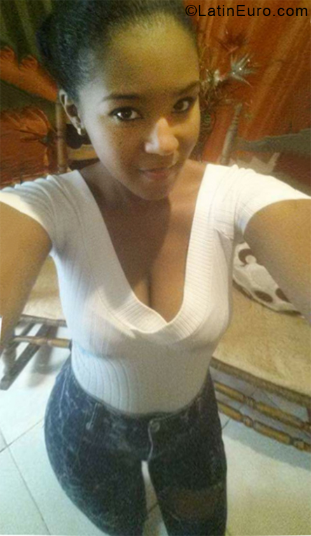 Date this young Dominican Republic girl Wanderlin from Santo Domingo DO33191
