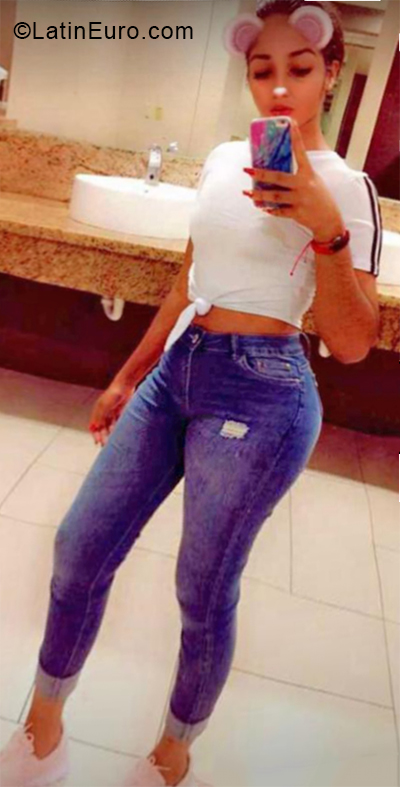 Date this happy Dominican Republic girl Esthefany from La romana DO33195