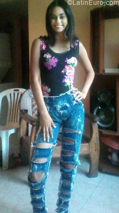 Date this fun Venezuela girl Yorgelis from Caracas VE1896