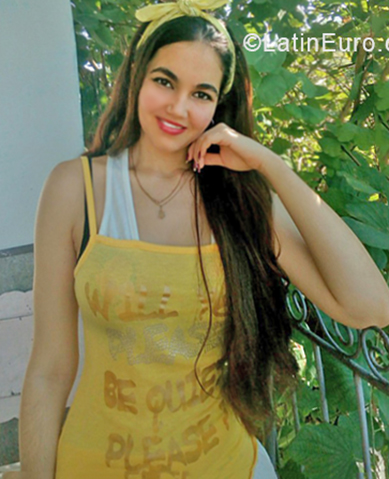 Date this attractive Cuba girl Leydis from Pinar Del Rio CU734