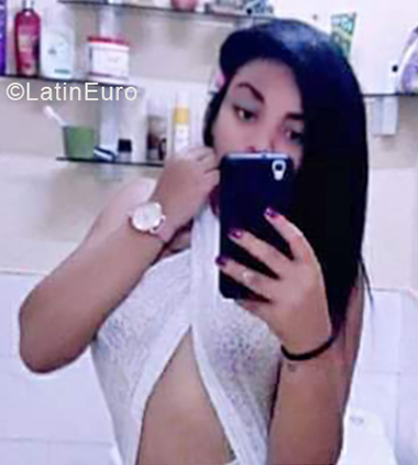 Date this voluptuous Cuba girl Jennifer from Santa Clara CU394