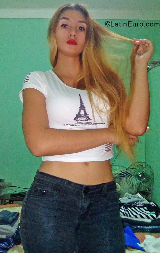 Date this charming Cuba girl Lianna from Havana CU416