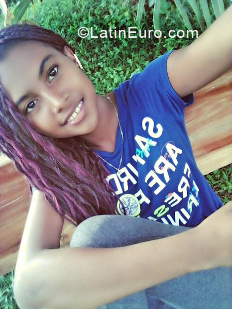 Date this pretty Colombia girl Eva from Cali CO24412