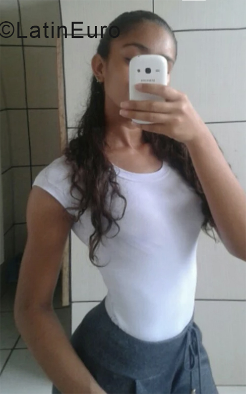 Date this tall Brazil girl Adrielly from Urucui BR10670