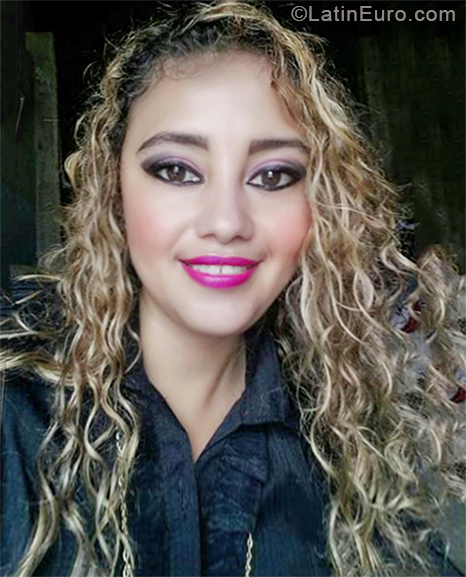 Date this happy Ecuador girl Mabel from Machala EC286
