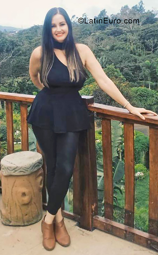 Date this sensual Costa Rica girl Maria from San Jose CR363