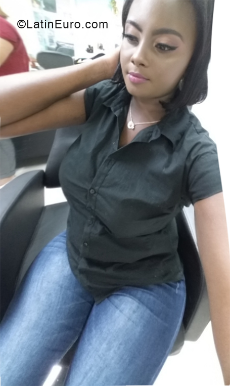 Date this georgeous Dominican Republic girl Gen from Santo Domingo DO33245