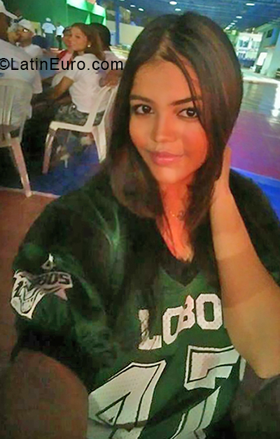 Date this exotic Dominican Republic girl Noemi from Santo Domingo DO33243