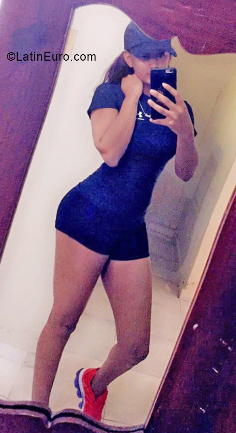 Date this funny Dominican Republic girl Yas from Santiago DO33263