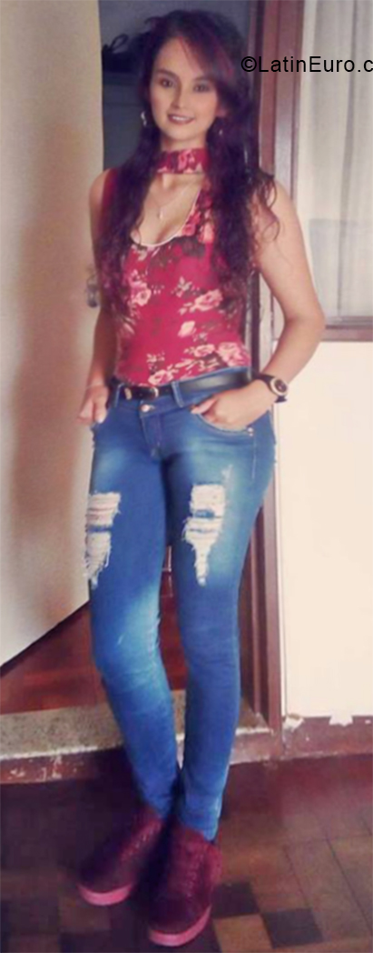 Date this young Colombia girl Sara from Armenia CO24477