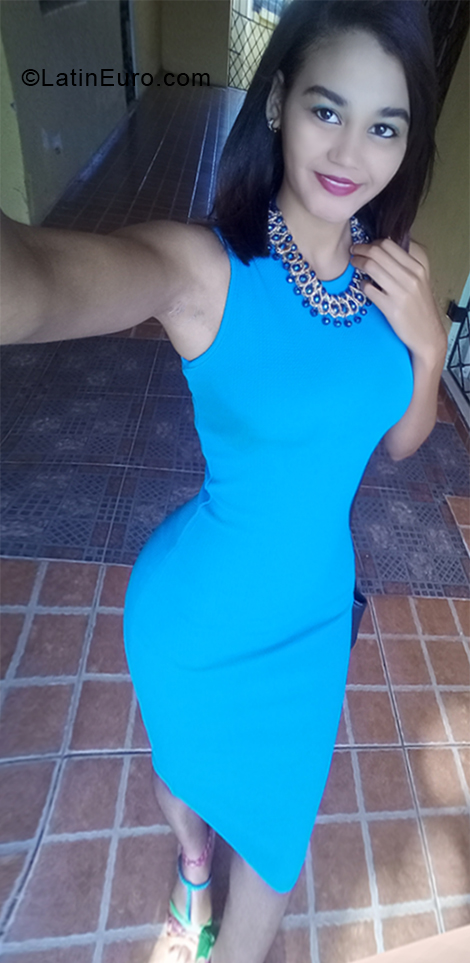 Date this stunning Dominican Republic girl Andrea from La Romana DO33340