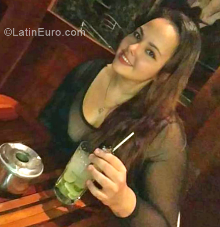 Date this attractive Cuba girl Laritza from Havana CU414