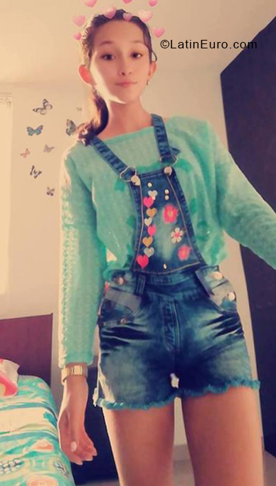 Date this lovely Colombia girl Luisa from Medellin CO24517