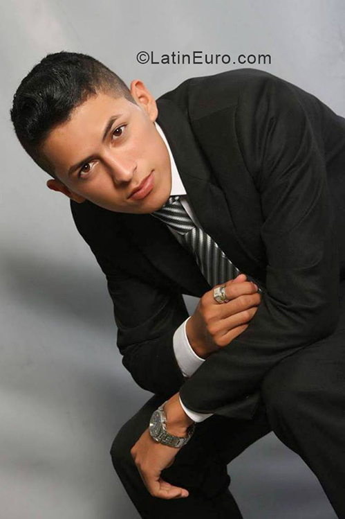 Date this funny Dominican Republic man Derby from Santo Domingo DO33361