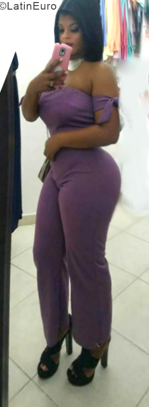 Date this sultry Dominican Republic girl Oscaterin from Santiago DO33370