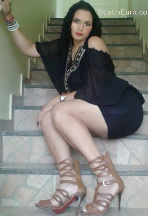 Date this happy Brazil girl Luciene from Aimorés BR10713