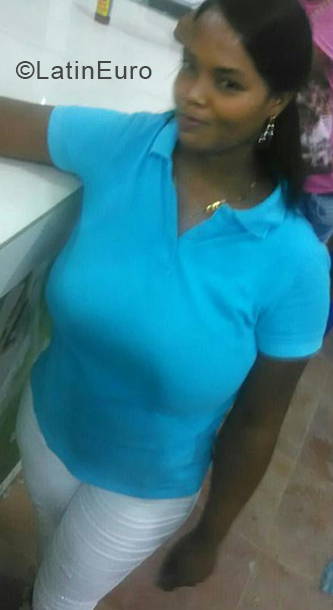 Date this nice looking Dominican Republic girl Santa from Santo Domingo DO33402
