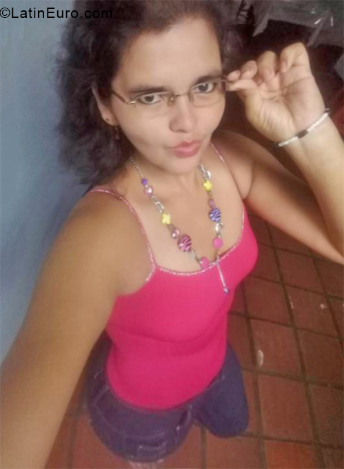 Date this gorgeous Venezuela girl Esmeralda from San Cristobal VE1972