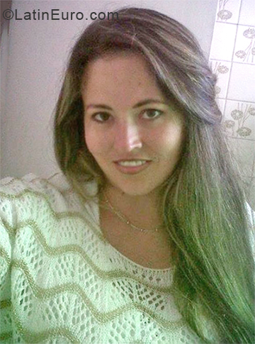 Date this good-looking Colombia girl Fernanda from Armenia CO24562