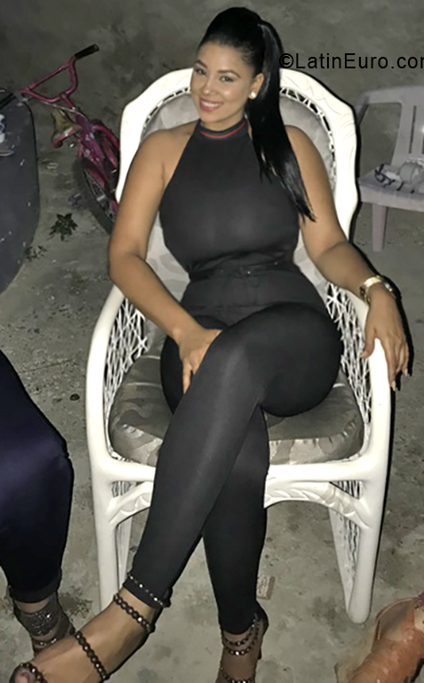 Date this athletic Dominican Republic girl Michelle from La Vega DO33431