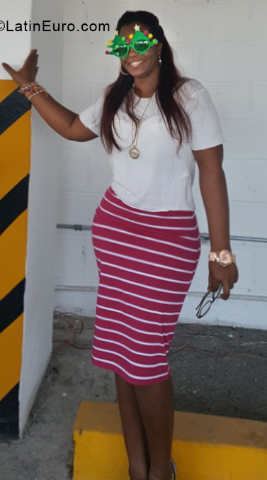 Date this happy Dominican Republic girl Yaquelin from Santo Domingo DO33433