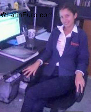 Date this nice looking Venezuela girl Sasha from El Tigre VE1984