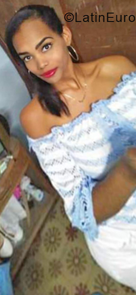 Date this tall Cuba girl Adianez from Cienfuegos CU423