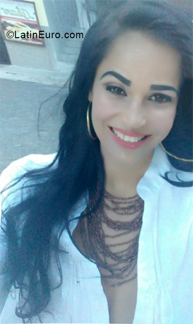 Date this stunning Dominican Republic girl Marlin from Santiago DO33453