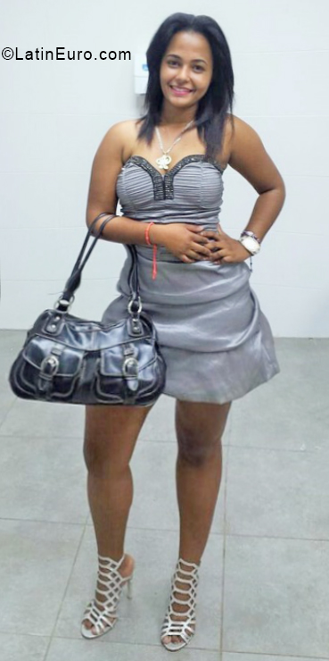 Date this voluptuous Dominican Republic girl Genesis from Santo Domingo DO33463