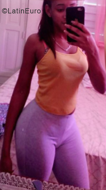 Date this funny Dominican Republic girl Chasmil from Santiago DO33466