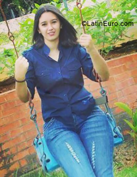 Date this attractive Venezuela girl Marilyn from Barquisimeto VE2000