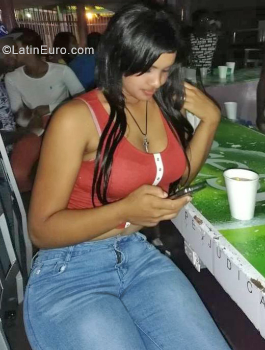 Date this good-looking Dominican Republic girl Yesenia from Santiago DO33495