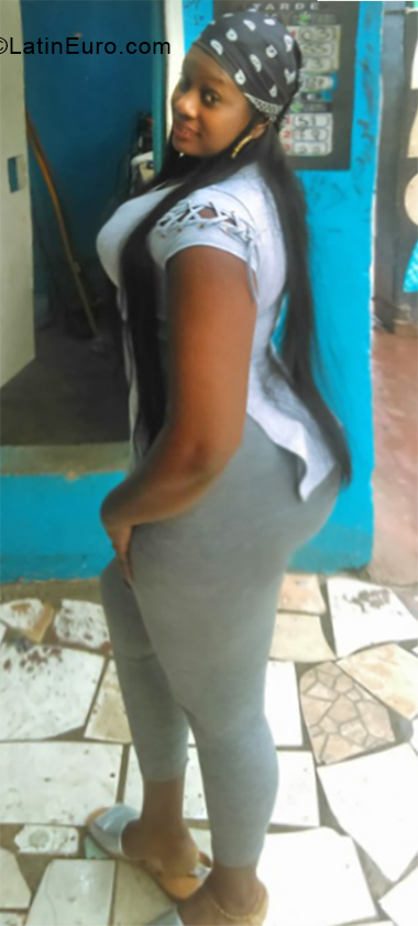 Date this young Dominican Republic girl La_morena from Santo Domingo DO33503
