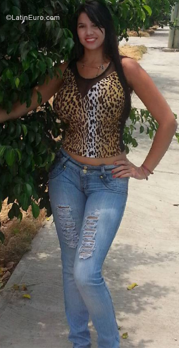 Date this cute Venezuela girl Yenny from Guarenas VE2002
