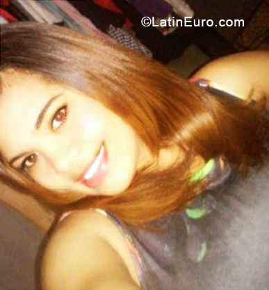 Date this nice looking Dominican Republic girl Arileny from Santo Domingo DO33511