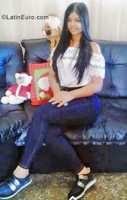 Date this passionate Venezuela girl Natalia from Puerto Ordaz VE2011