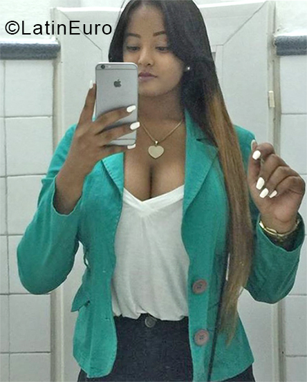 Date this hot Dominican Republic girl Wilka from Santo Domingo DO33540