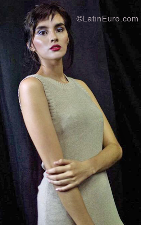 Date this sultry Colombia girl Viviama from Barranquilla CO26112