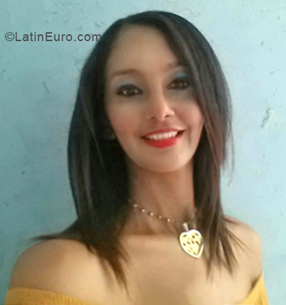 Date this athletic Venezuela girl Dayana from Maracaibo VE2020