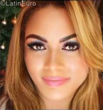 Date this attractive Colombia girl Blanca from Cartagena CO24644