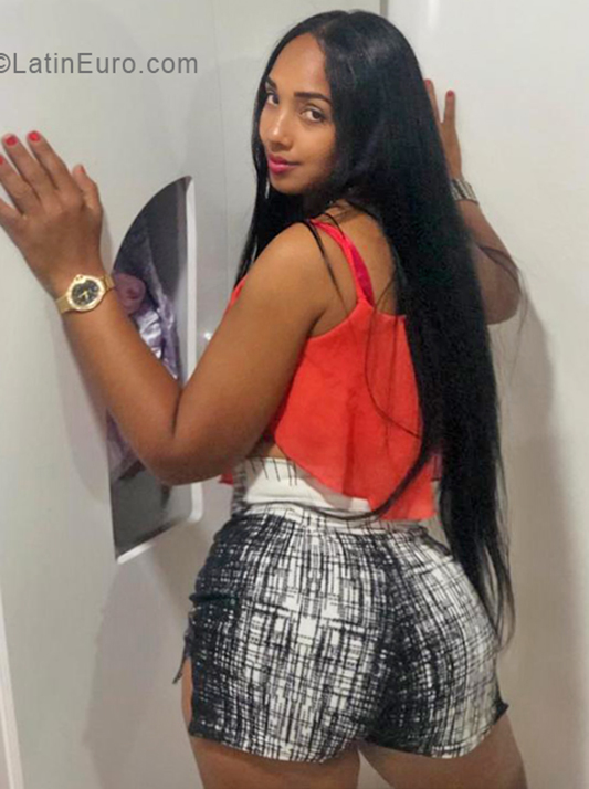 Date this foxy Dominican Republic girl Deyaniry from Santiago DO33565