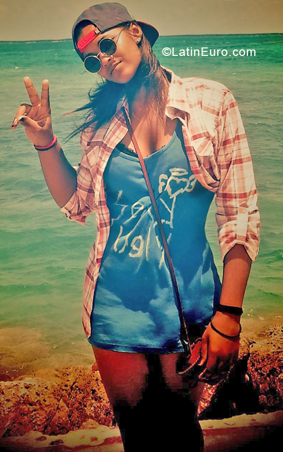 Date this charming Cuba girl Jessica from Santiago de cuba CU444