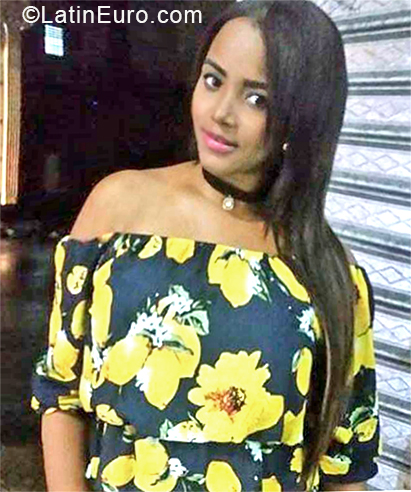 Date this good-looking Dominican Republic girl Karo from Nagua DO33607