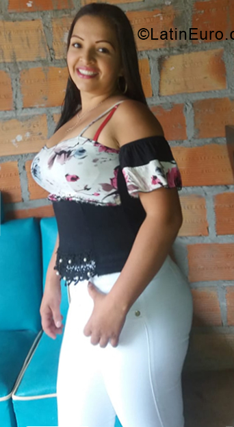 Date this athletic Colombia girl Miriam from Acevedo CO24689