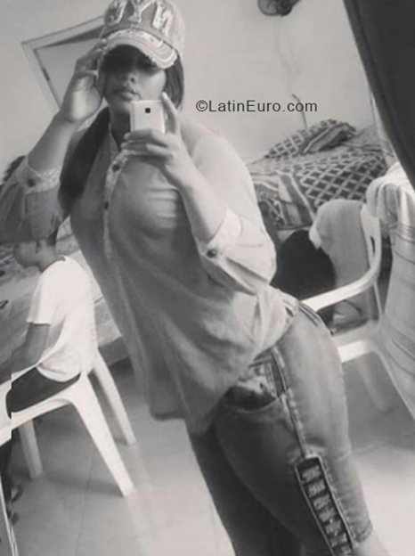 Date this attractive Dominican Republic girl Rosa from Monseñor Nouel DO33650